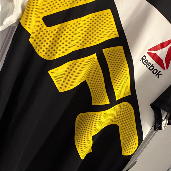 Men’s Reebok UFC Shirt - Picture 5 of 9